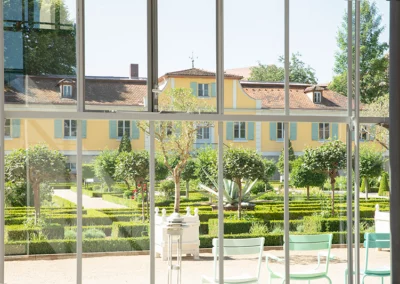 Ausblick vom Standesamt Citrushaus Ansbach auf den malerischen Hofgarten